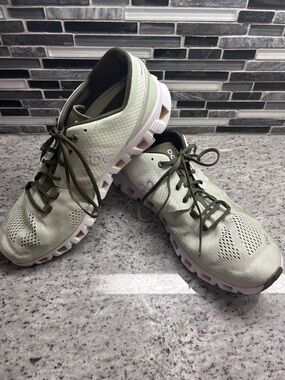 On Running Mens On Cloud Sneakers in Sage Green and Brown size 10
